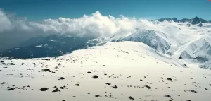 Skiing in Snow at Gulmarg