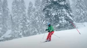 Skiing in Snow at Gulmarg kashmir